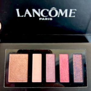 Brand new never used travel eyeshadow compact